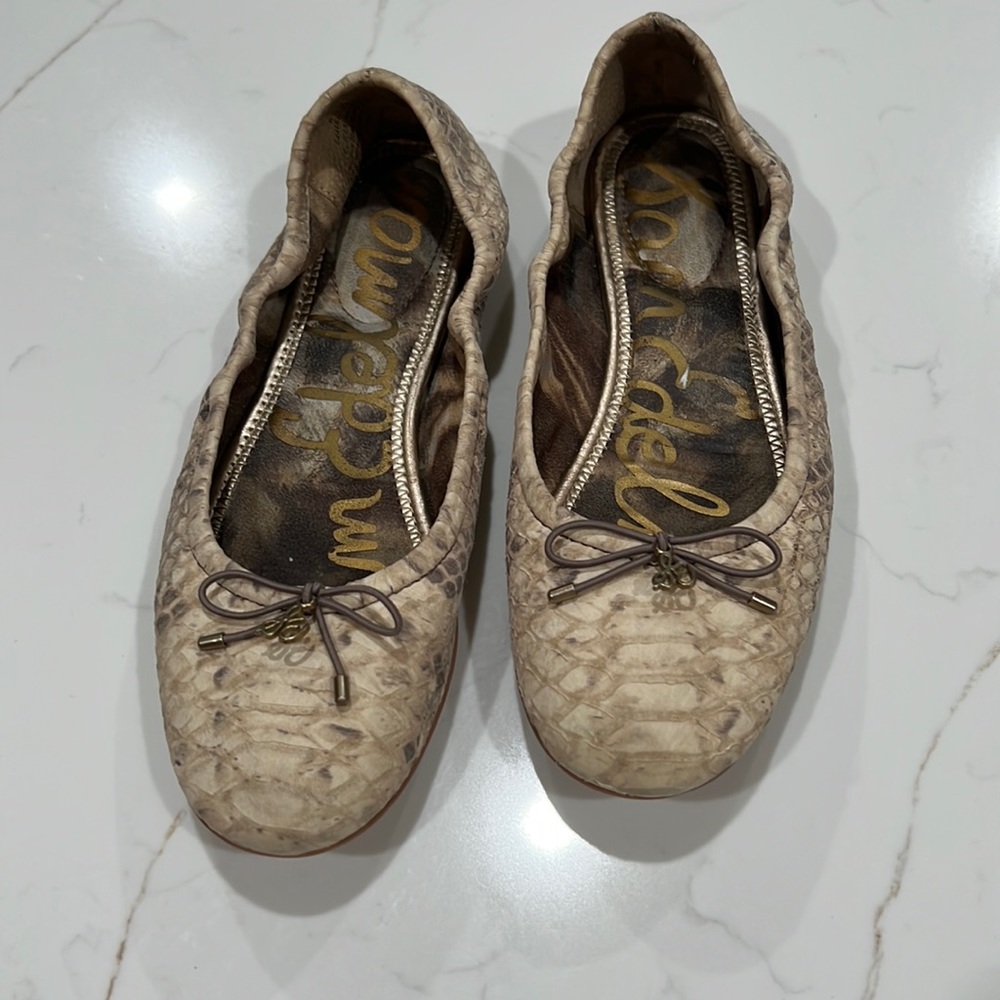 Sam Edelman shoes. Ballet Flats. Snake skin leather. Size 6.5m. Off white.